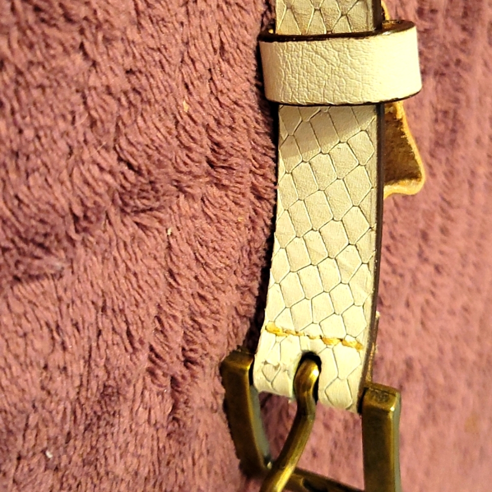 Belt   (very stylish)